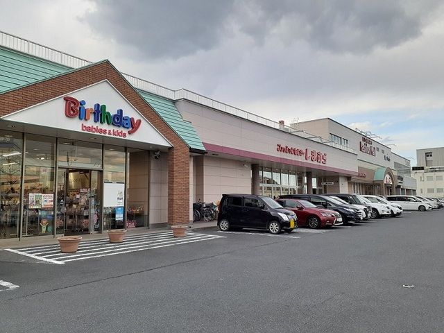 近くのにしおおみやファッションモールまで120m(徒歩2分)