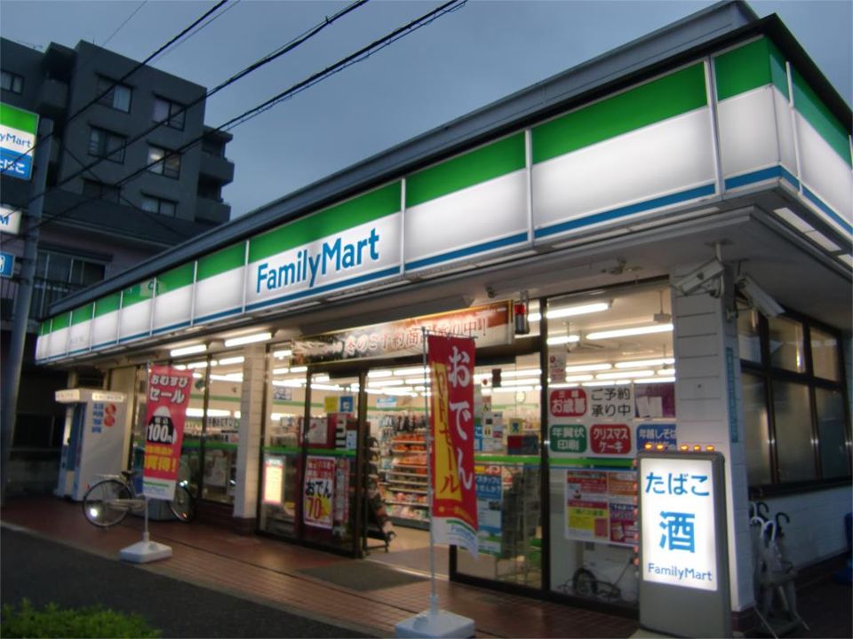 近くのファミリーマート 西川口四丁目店まで179m（徒歩3分）