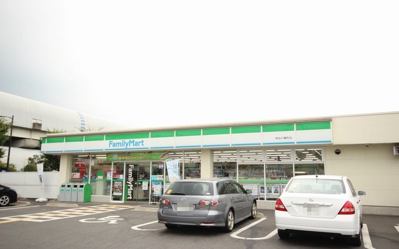 近くのファミリーマートまで徒歩2分まで90m(徒歩2分)