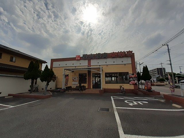 近くの安楽亭戸田氷川町店まで310m(徒歩4分)