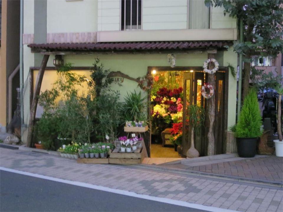 近くのSIRYまで262m（徒歩4分）
