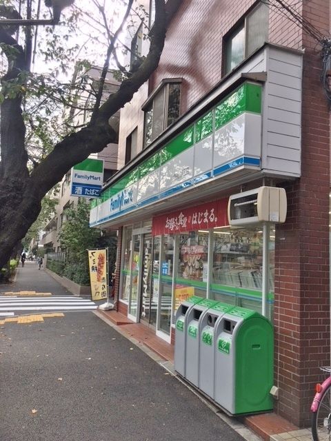近くのファミリーマート中野松が丘店まで130m(徒歩2分)