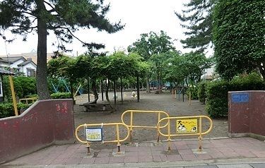近くのすみれ児童公園まで350m(徒歩5分)