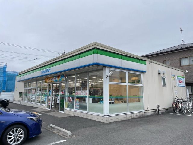 近くのファミリーマートまで73m(徒歩1分)