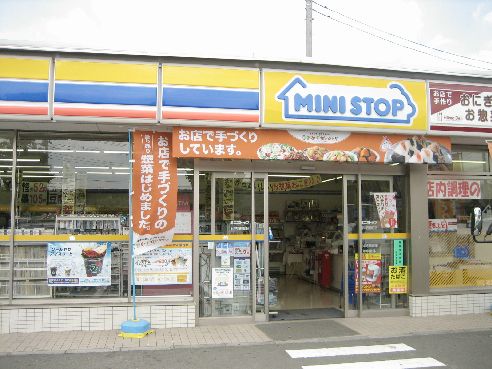 近くのミニストップ 府中西原町店まで240m（徒歩3分）