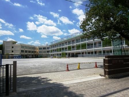近くの世田谷区立赤堤小学校まで307m(徒歩4分)