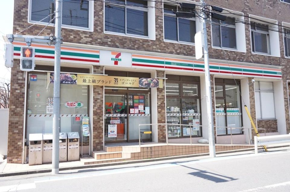 近くのセブンイレブン 足立4丁目店まで97m（徒歩2分）