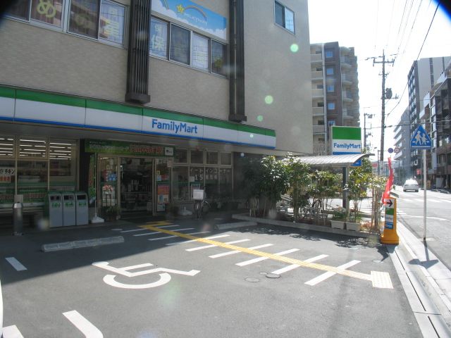 近くのファミリーマート 南浦和3丁目店まで365m(徒歩5分)