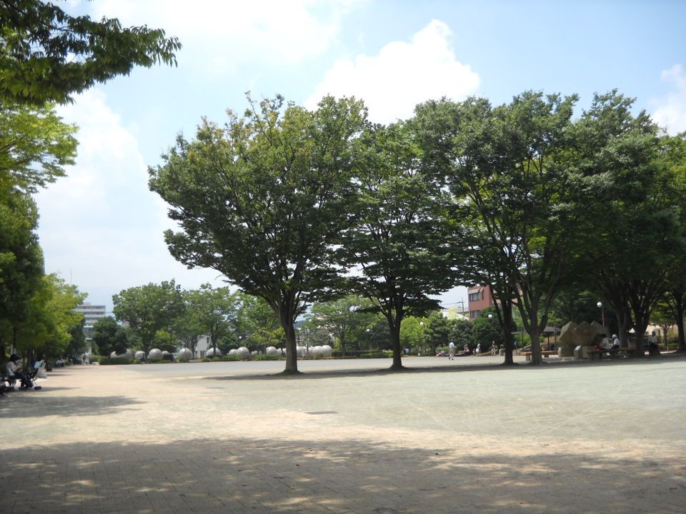 近くの厚木中央公園まで784m(徒歩10分)