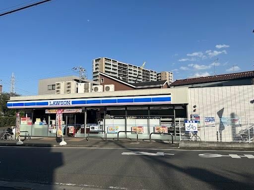 近くのローソン上鶴間本町五丁目店まで318m(徒歩4分)