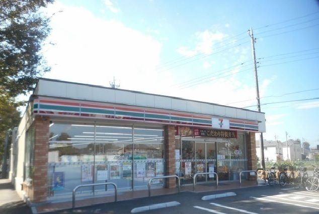 近くのセブンイレブンまで450m（徒歩6分）