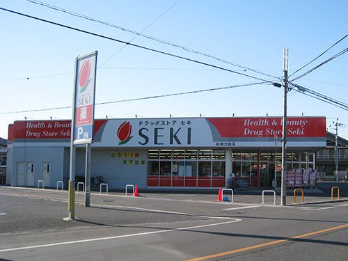 近くのドラッグストアセキ 岩槻太田店まで407m(徒歩6分)