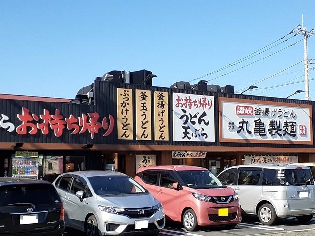 近くの丸亀製麺川崎子母口店まで500m(徒歩7分)
