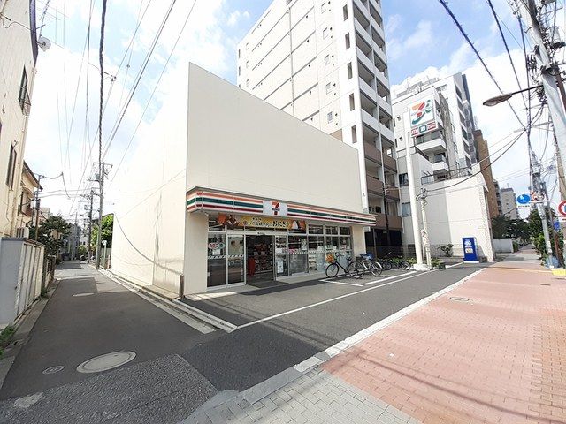近くのセブンイレブン荒川3丁目店まで240m（徒歩3分）