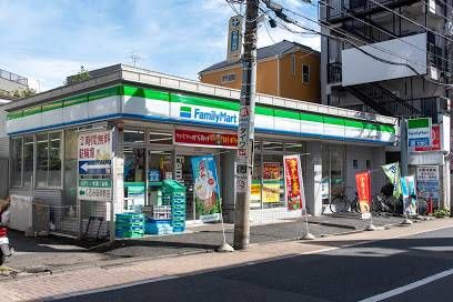 近くのファミリーマート 足立五反野駅前店まで322m(徒歩5分)