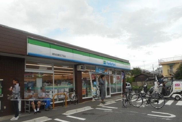 近くのファミリーマートまで240m(徒歩3分)