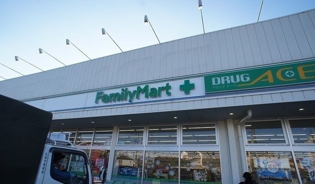 近くのファミリーマートエース広瀬東店まで950m（徒歩12分）