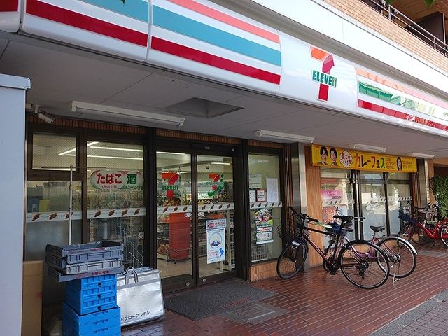 近くのセブンイレブン三鷹駅南通り店まで518m(徒歩7分)