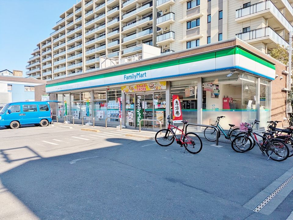 近くのファミリーマート 西六郷三丁目店まで350m（徒歩5分）