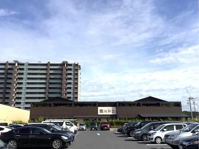 近くの湯舞音袖ケ浦店まで872m（徒歩11分）