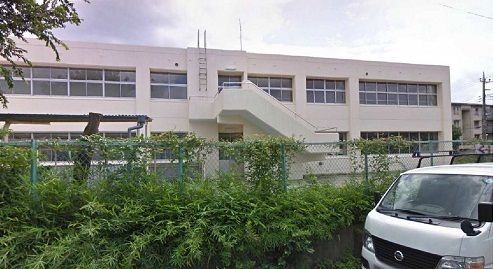近くの流山市立南部中学校まで600m（徒歩8分）
