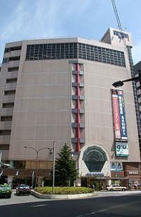 近くのK-8 KEIHACHI(京王八王子ショッピングセンター)まで875m(徒歩11分)