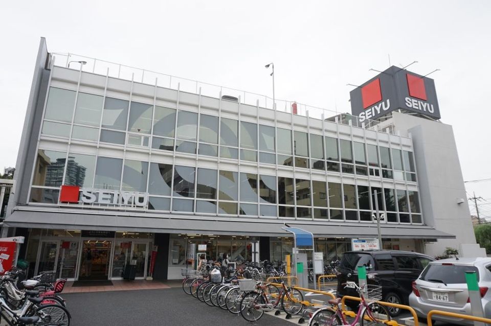 近くの西友 蕨店まで320m（徒歩4分）