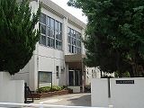 近くの宮原中学校まで844m(徒歩11分)