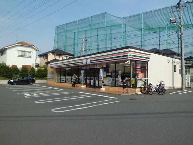 近くのセブンイレブンまで220m（徒歩3分）