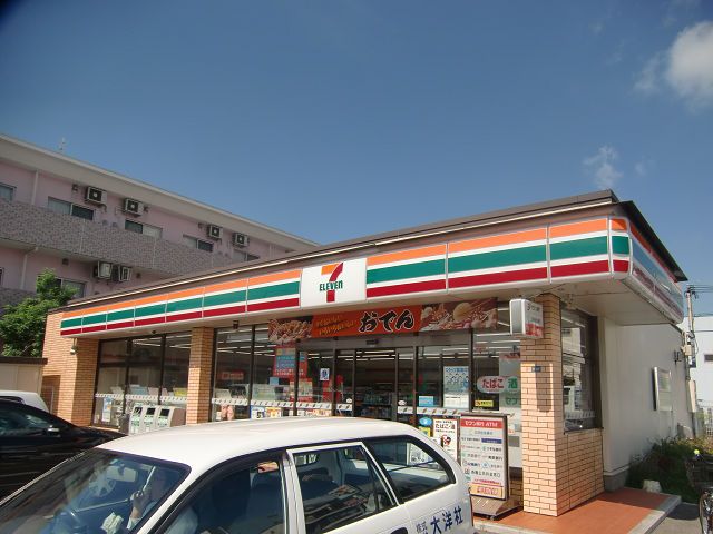 近くのセブンイレブンまで555m（徒歩7分）