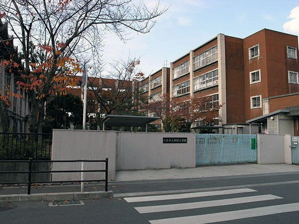 近くの八尾市立刑部小学校まで181m（徒歩3分）