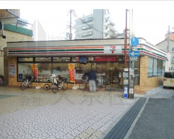 近くのセブンイレブン 八尾本町7丁目店まで370m（徒歩5分）