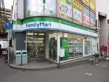 近くのファミリーマート 近鉄河内花園駅前店まで618m（徒歩8分）