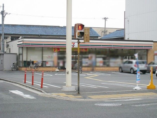 近くのセブンイレブン 東大阪長堂3丁目店まで291m（徒歩4分）
