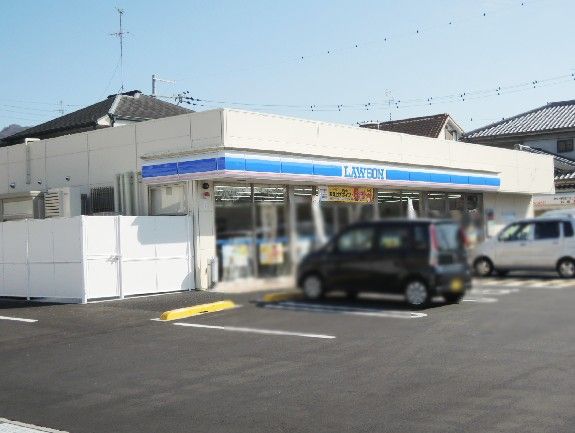 近くのローソン 八尾高安駅前店まで932m（徒歩12分）