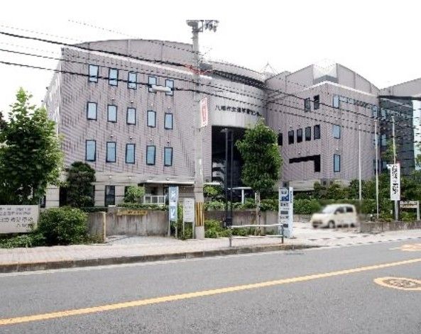 近くの八尾市保健センター休日急病診療所まで584m（徒歩8分）