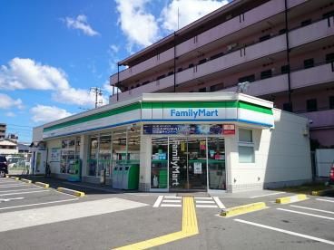 近くのファミリーマート MYS八尾木北店まで486m（徒歩7分）