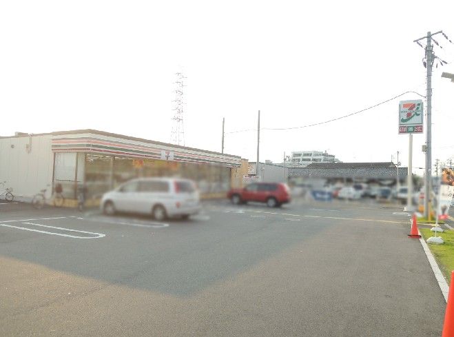 近くのセブンイレブン 八尾柏村町3丁目店まで1,070m（徒歩14分）