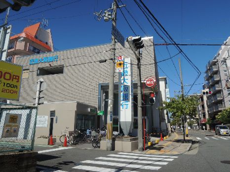 近くの近畿大阪銀行 八尾支店まで638m（徒歩8分）