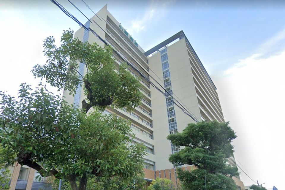 近くの小阪病院まで288m（徒歩4分）