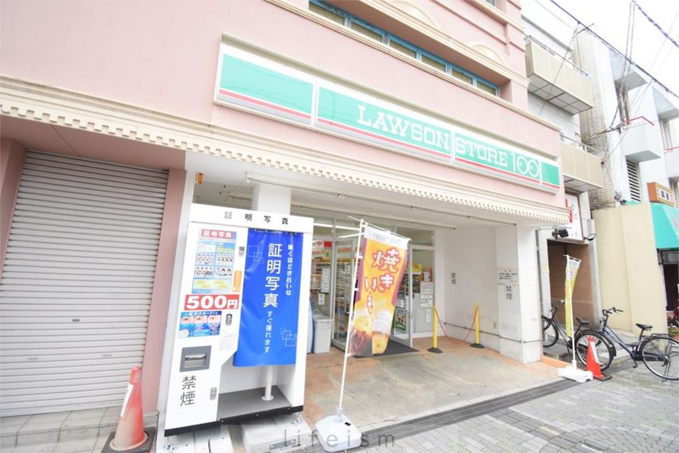 近くのローソンストア100まで625m（徒歩8分）