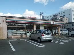 近くのセブンイレブン 八尾北亀井町店まで523m（徒歩7分）