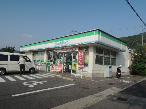 近くのファミリーマート 八尾神宮寺店まで1,029m（徒歩13分）
