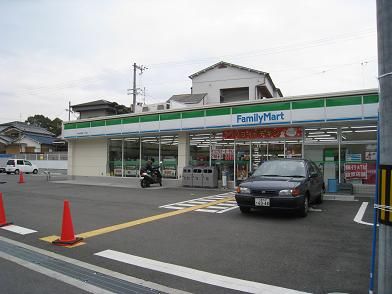 近くのファミリーマート 鶴見今津中店まで592m（徒歩8分）