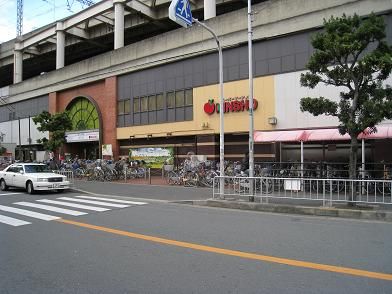 近くのスーパーマーケットKINSHO（近商） 布施店まで674m（徒歩9分）