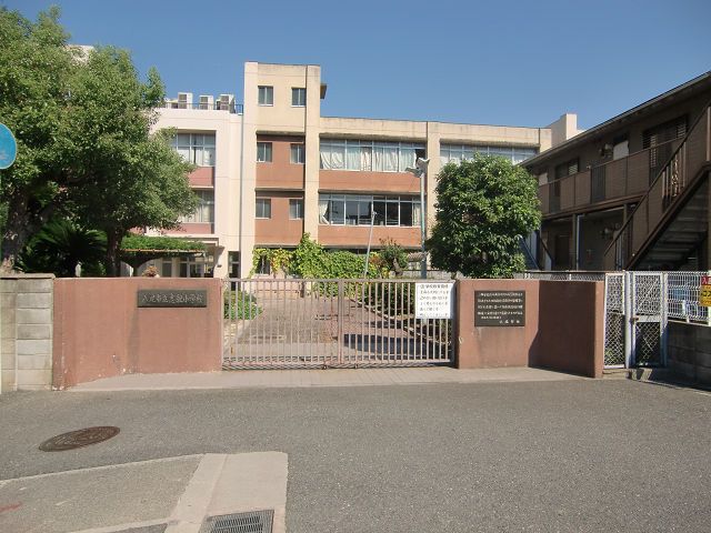 近くの志紀小学校（田井中）まで650m（徒歩9分）