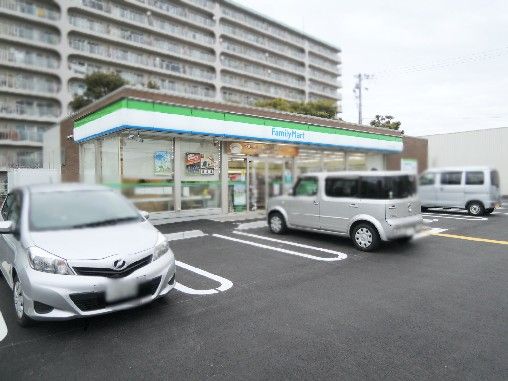 近くのファミリーマート 北久宝寺一丁目店まで14m（徒歩1分）