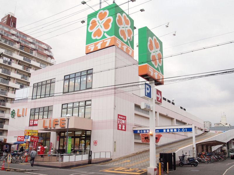 近くのライフ 友井店まで398m（徒歩5分）