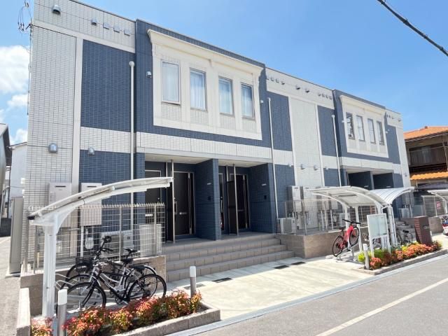 CRESTの外観画像