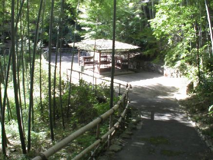 近くの高井田公園まで1,970m（徒歩25分）